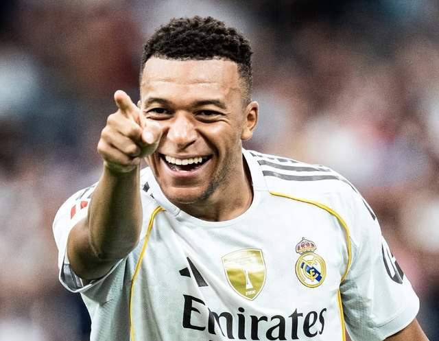 皇马冲击第14座西超杯！姆巴佩空降决赛，9次对阵巴萨狂轰12球